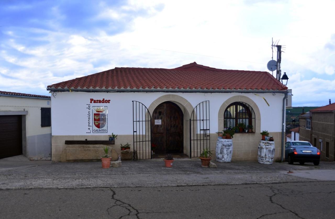 La Pension Del Parador Galisteo Exterior photo