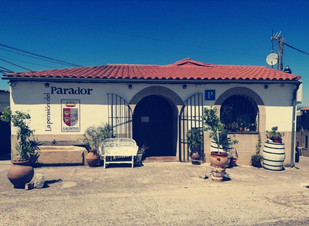 La Pension Del Parador Galisteo Exterior photo